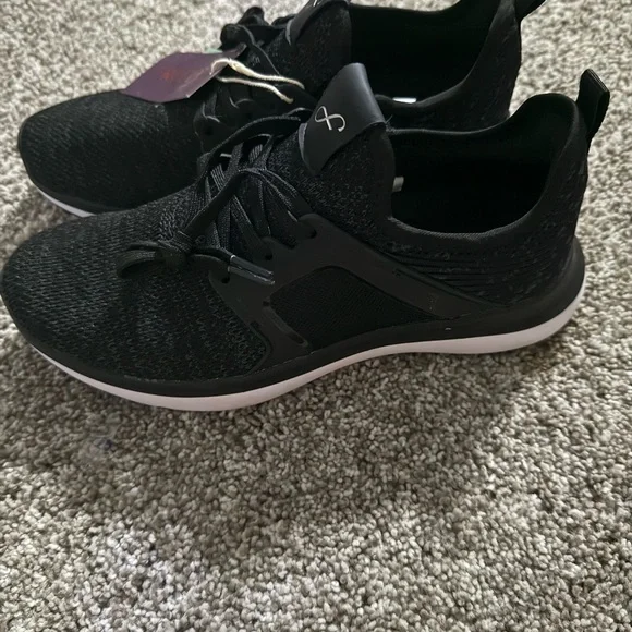 Freely Women's Black Sneakers, size 7, new - Picture 5 of 5